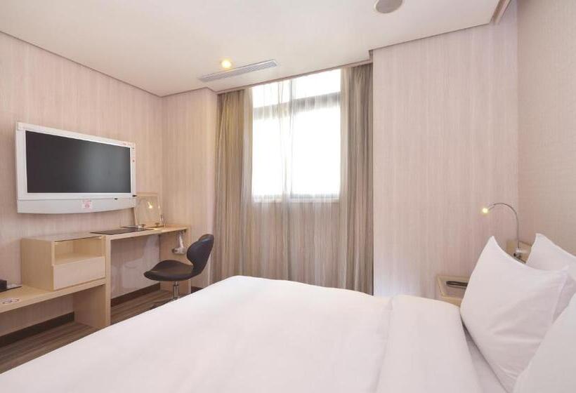 اتاق سه نفره سلطنتی, Yomi Hotel   Shuanglian Mrt