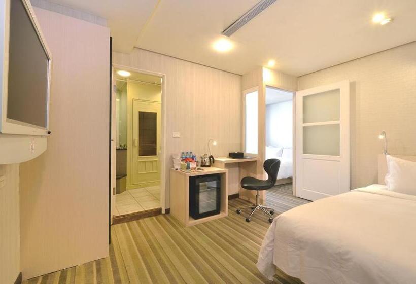 اتاق سه نفره سلطنتی, Yomi Hotel   Shuanglian Mrt