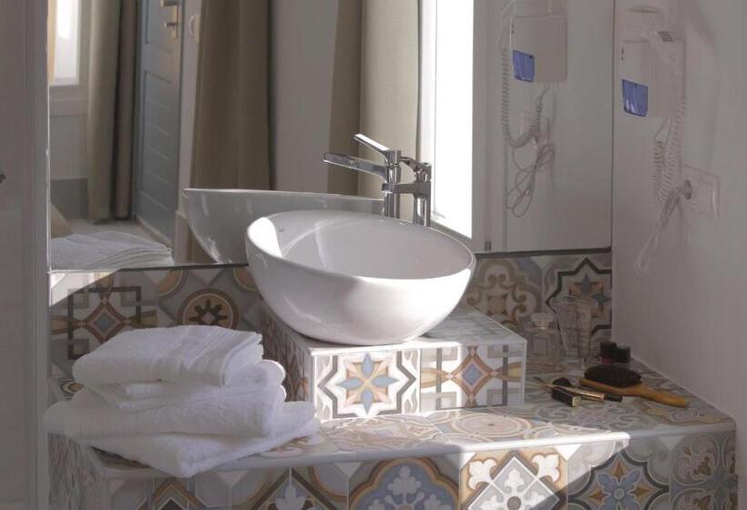 带露台的高档房间, Hostal Gravina