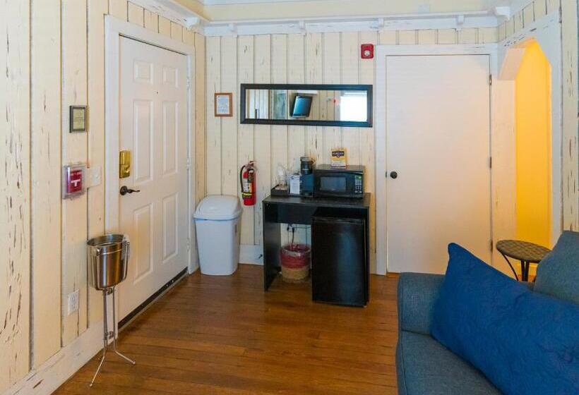 سوئیت 2 خوابه, The Heirloom Inn