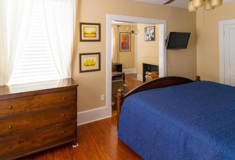 Deluxe Suite King Bed, The Heirloom Inn