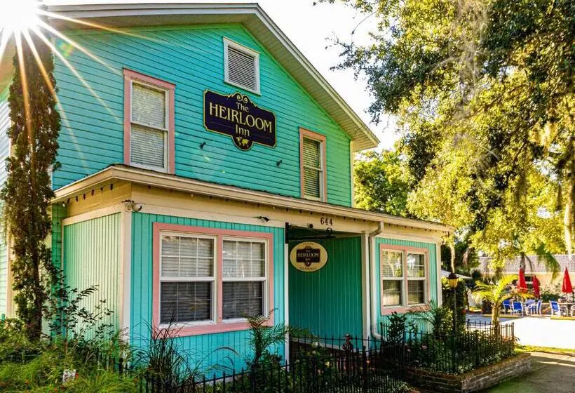 キングサイズベッドのデラックススイート, The Heirloom Inn