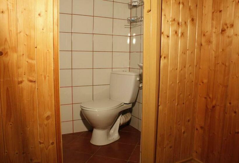 اتاق عادی, The Jolly Man