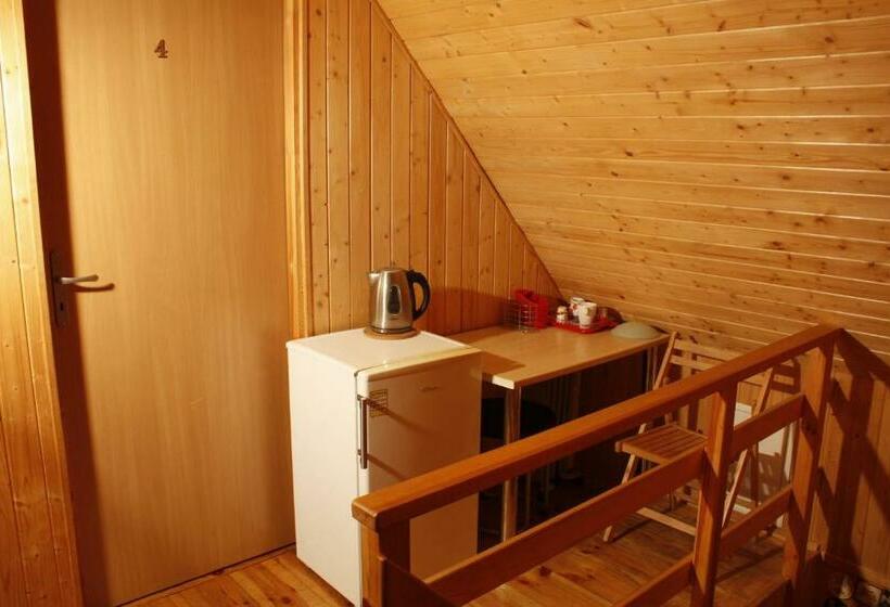 اتاق عادی, The Jolly Man