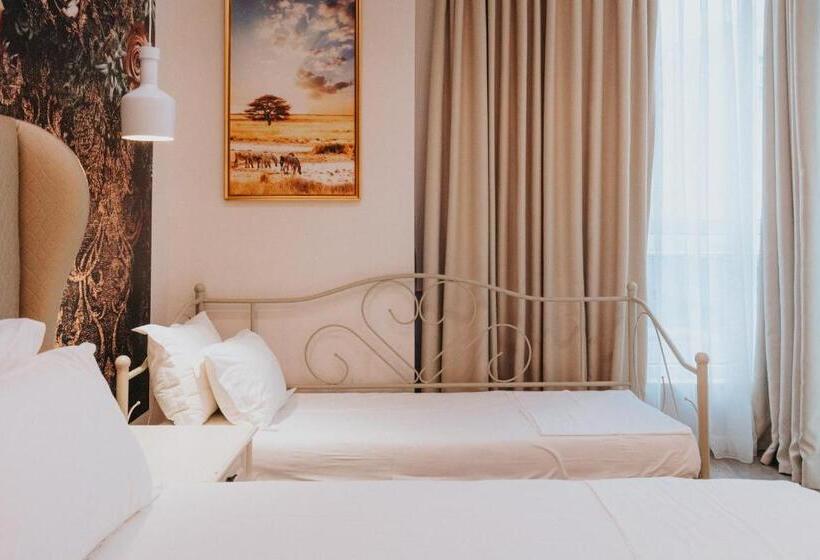 חדר סטנדרט לשלושה עם מרפסת, Tirana Resort Radhime