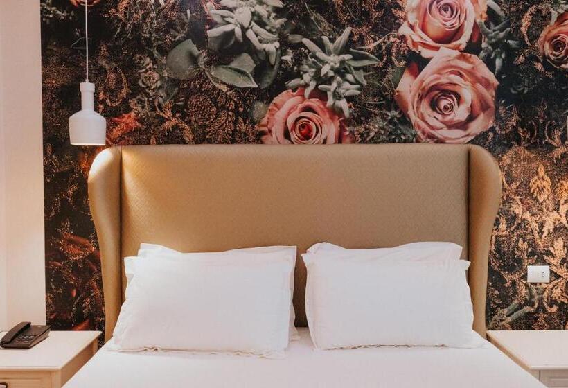 חדר סטנדרט לשלושה עם מרפסת, Tirana Resort Radhime