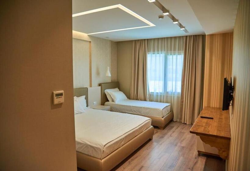חדר סטנדרט לשלושה, Tirana Resort Radhime