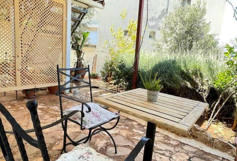 استودیوی استاندارد, Kaktus Beach Apart