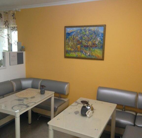 اتاق لوکس, Guest House At Lesya Ukrainka