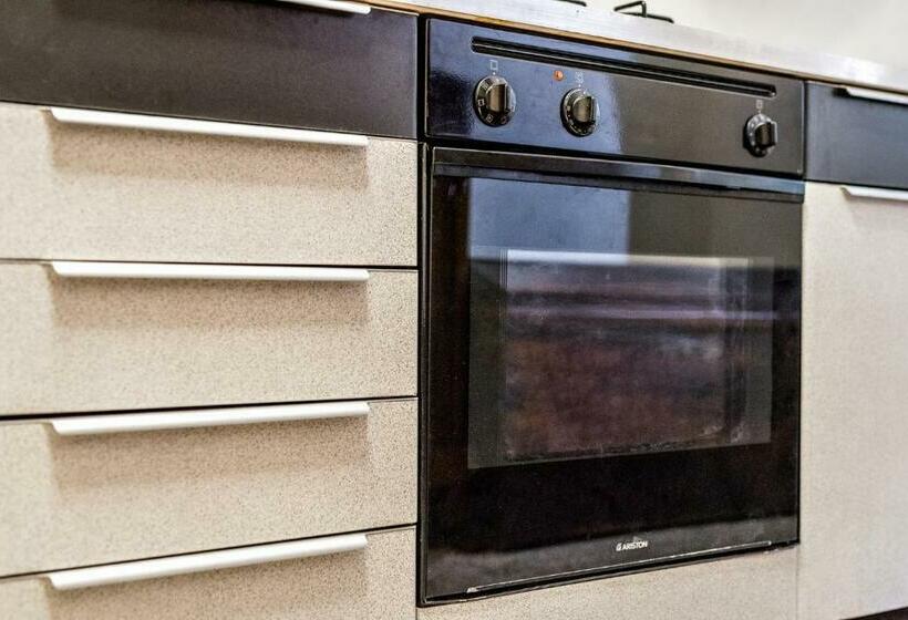 شقة غرفة واحدة, Lia Apartment