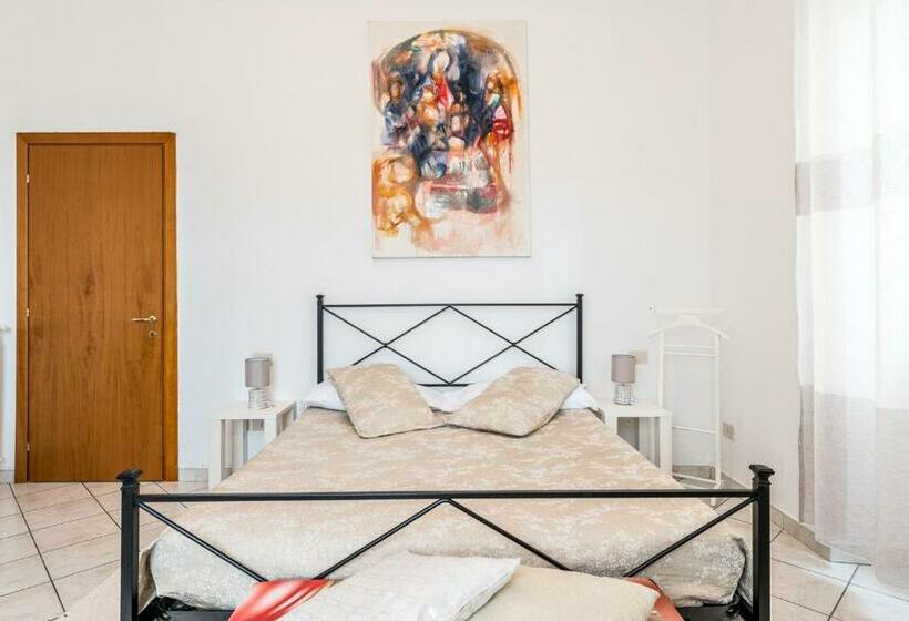 شقة غرفة واحدة, Lia Apartment