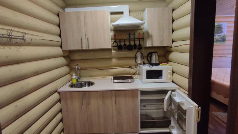 آپارتمان خانوادگی, Mini Hotel Zakrut