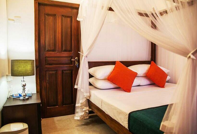 غرفة ديلوكس ذات إطلالة جانبية على البحر, Randiya Beach Villa