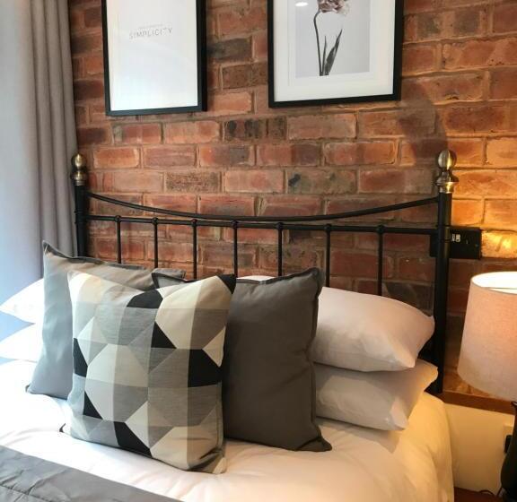 스탠다드 룸, The Larches