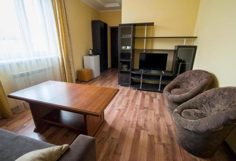 家庭套房, Villa Kameliya