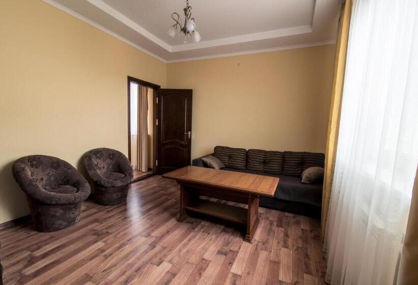 家庭套房, Villa Kameliya