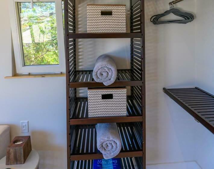 ویلای سوپریور 1 خوابه, Villa Topaz Above West Bay With 360 Degree Views!