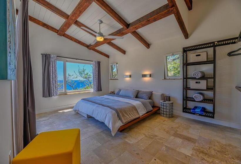 ویلای سوپریور 1 خوابه, Villa Topaz Above West Bay With 360 Degree Views!