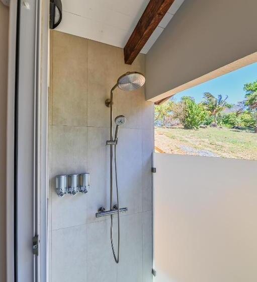 ویلای سوپریور 1 خوابه, Villa Topaz Above West Bay With 360 Degree Views!