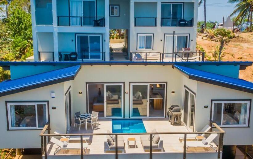 ویلای سوپریور 1 خوابه, Villa Topaz Above West Bay With 360 Degree Views!