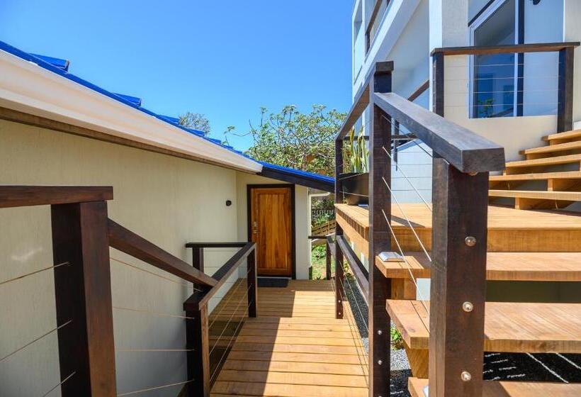 ویلای سوپریور 1 خوابه, Villa Topaz Above West Bay With 360 Degree Views!