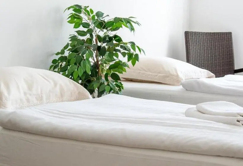 スタンダードスタジオ, Penzion Apartmány Hradební