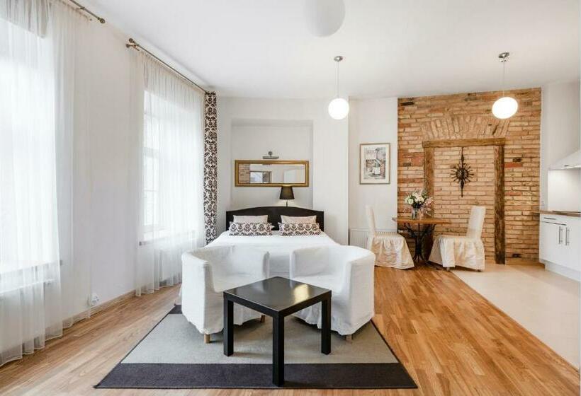 スタンダードスタジオ, Stepono Apartments