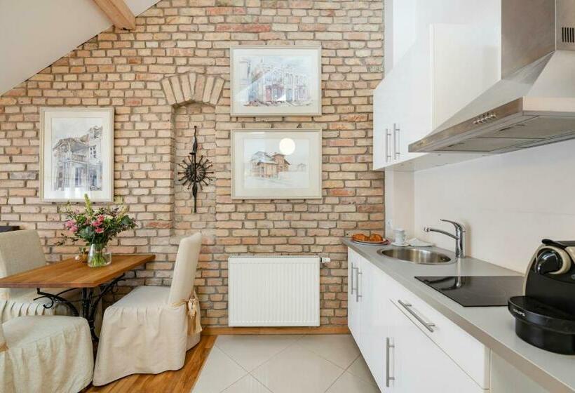 デラックススタジオ, Stepono Apartments