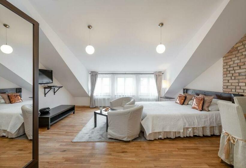 デラックススタジオ, Stepono Apartments