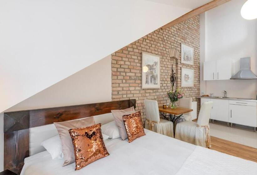 デラックススタジオ, Stepono Apartments