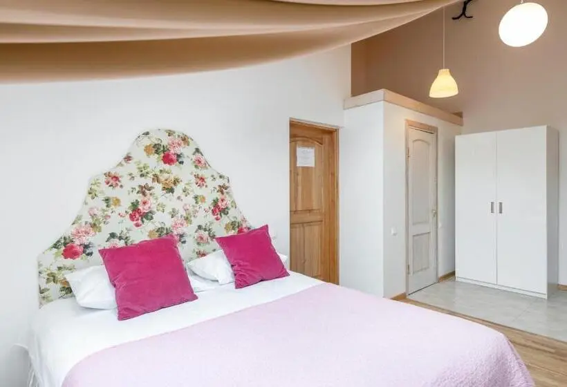 استودیوی سوپریور, Stepono Apartments