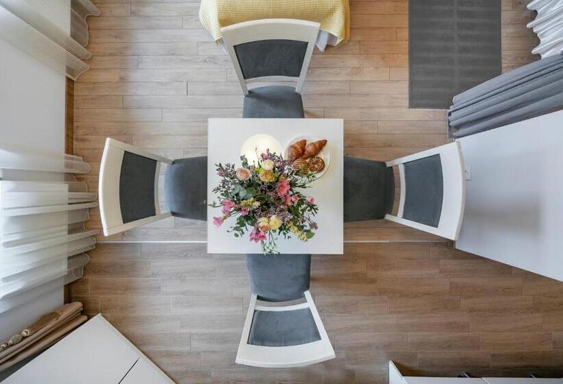 スイート, Stepono Apartments