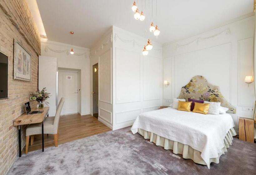 スタンダードルーム, Stepono Apartments