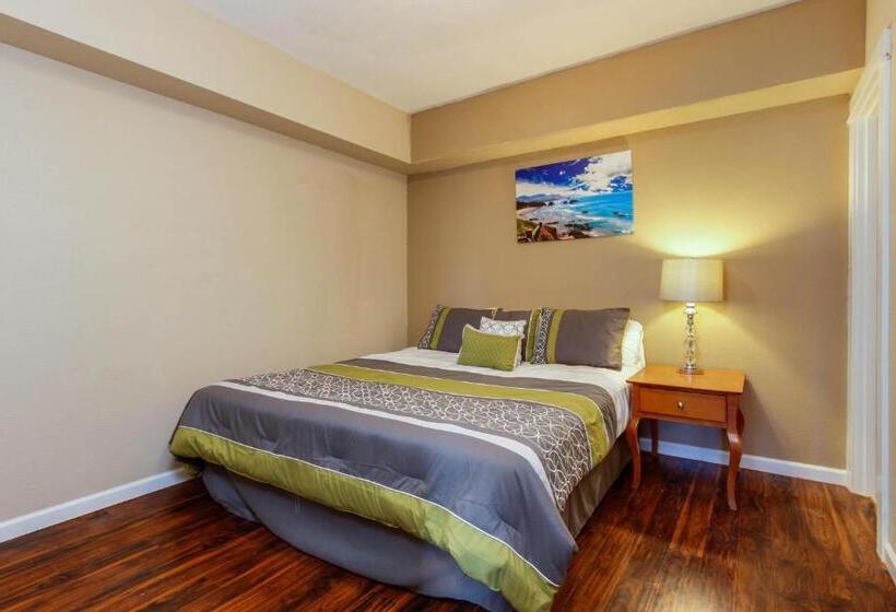 جناح, The Whale At Sandstone Point