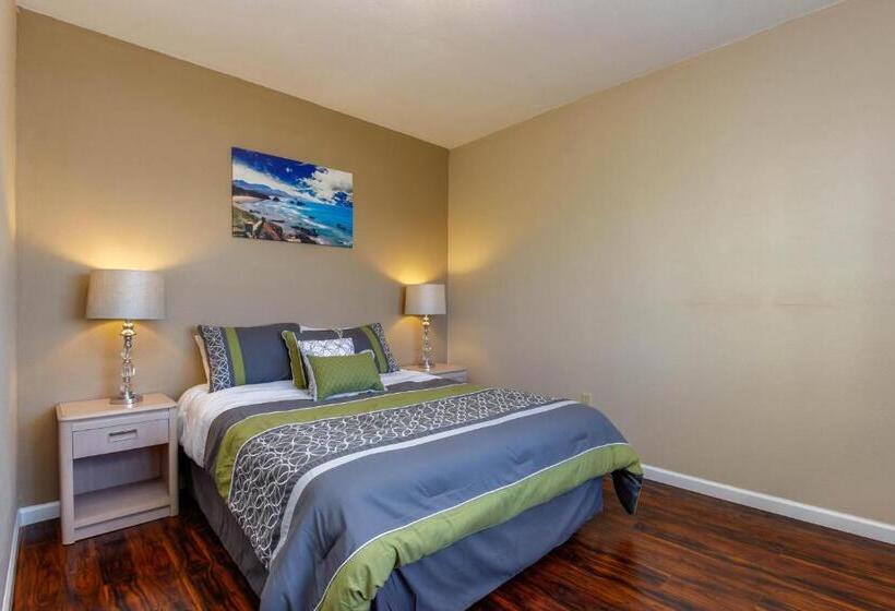 جناح, The Whale At Sandstone Point