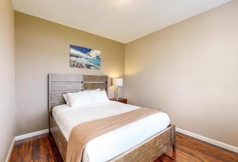 جناح, The Whale At Sandstone Point