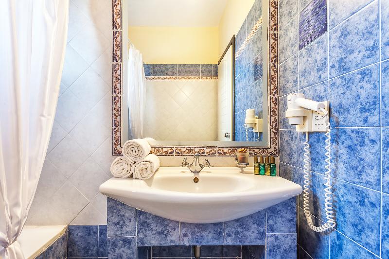 חדר משפחתי, Atrium Hotel