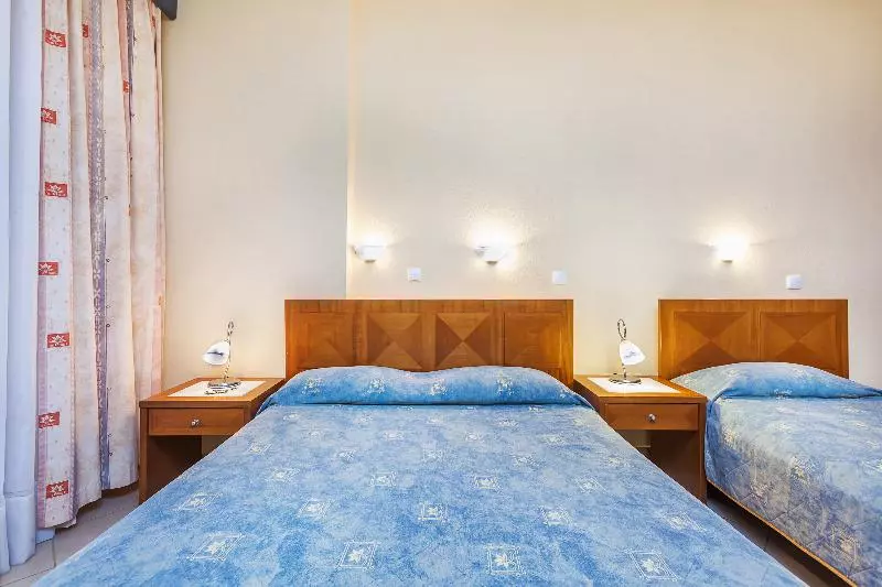 اتاق استاندارد سه نفره, Atrium Hotel