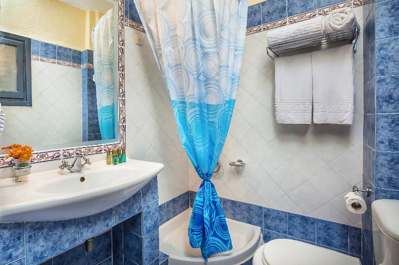 חדר סטנדרט לשלושה, Atrium Hotel