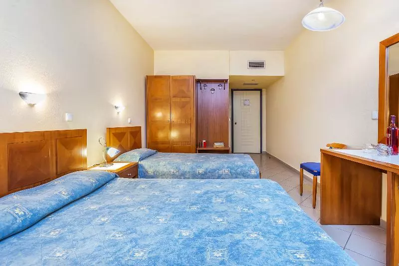 اتاق استاندارد سه نفره, Atrium Hotel
