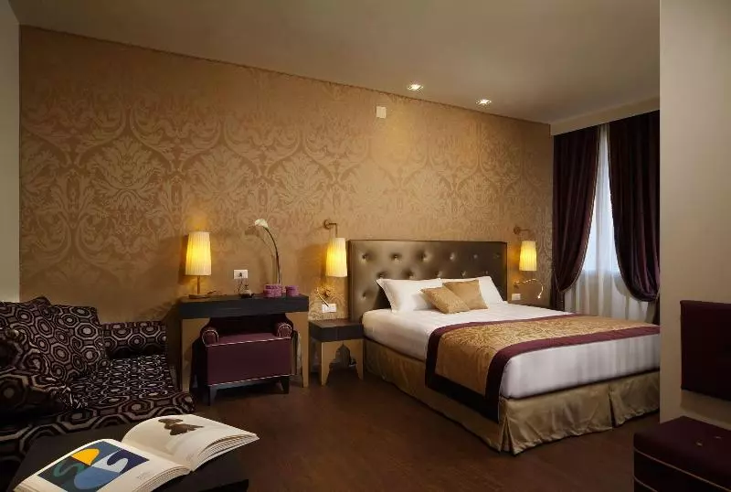 اتاق استاندارد سه نفره, Arcadia Boutique