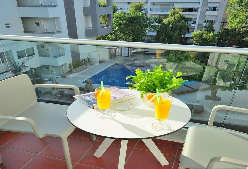 Quarto Superior Vista Piscina, Atrium Ambiance