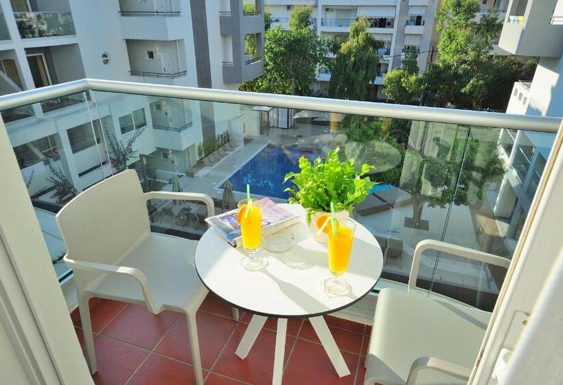 Quarto Superior Vista Piscina, Atrium Ambiance