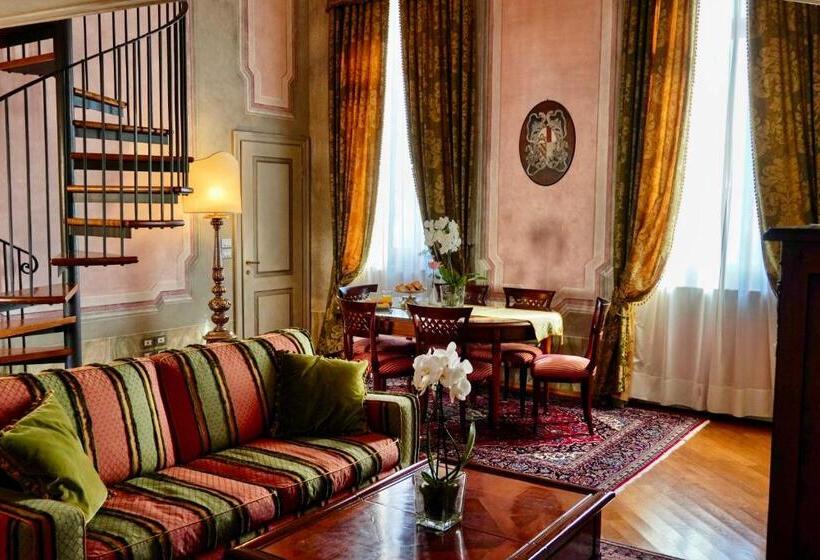 جناح ملكى, Castelbrando