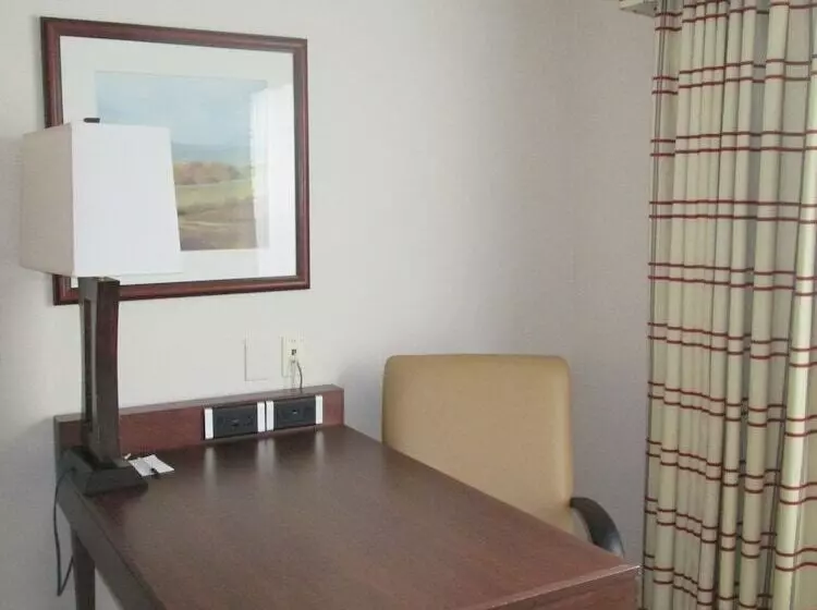 سوئیت با وان آب گرم, Country Inn & Suites By Radisson, Calgary Northeast
