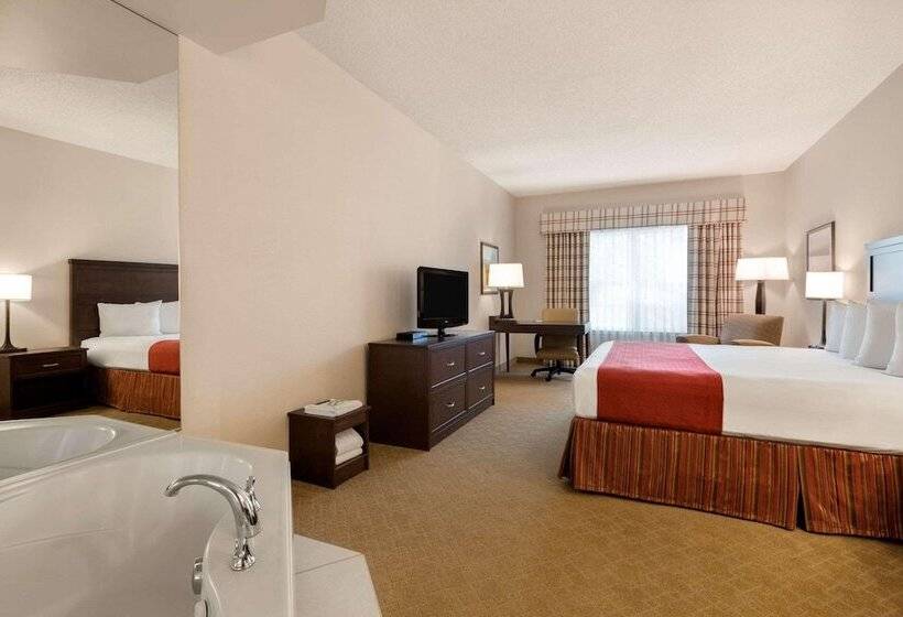 סוויטה עם ג'קוזי, Country Inn & Suites By Radisson, Calgary Northeast