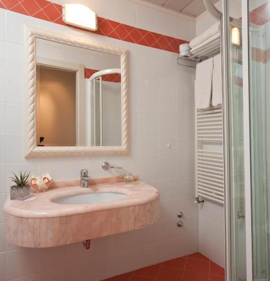 带海景的高档三人间, Grand Hotel Gallia