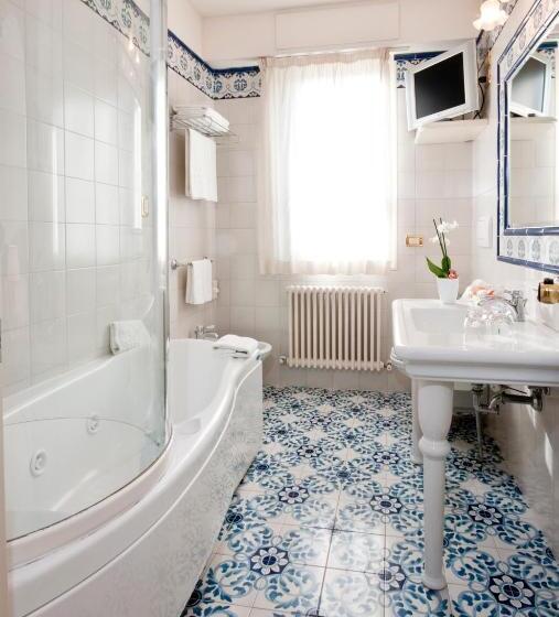 豪华三人间, Grand Hotel Gallia