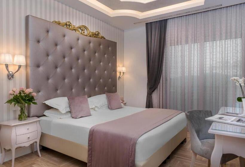 行政三人间, Grand Hotel Gallia