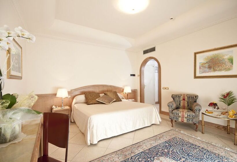 Номер Deluxe, Grand Hotel Gallia